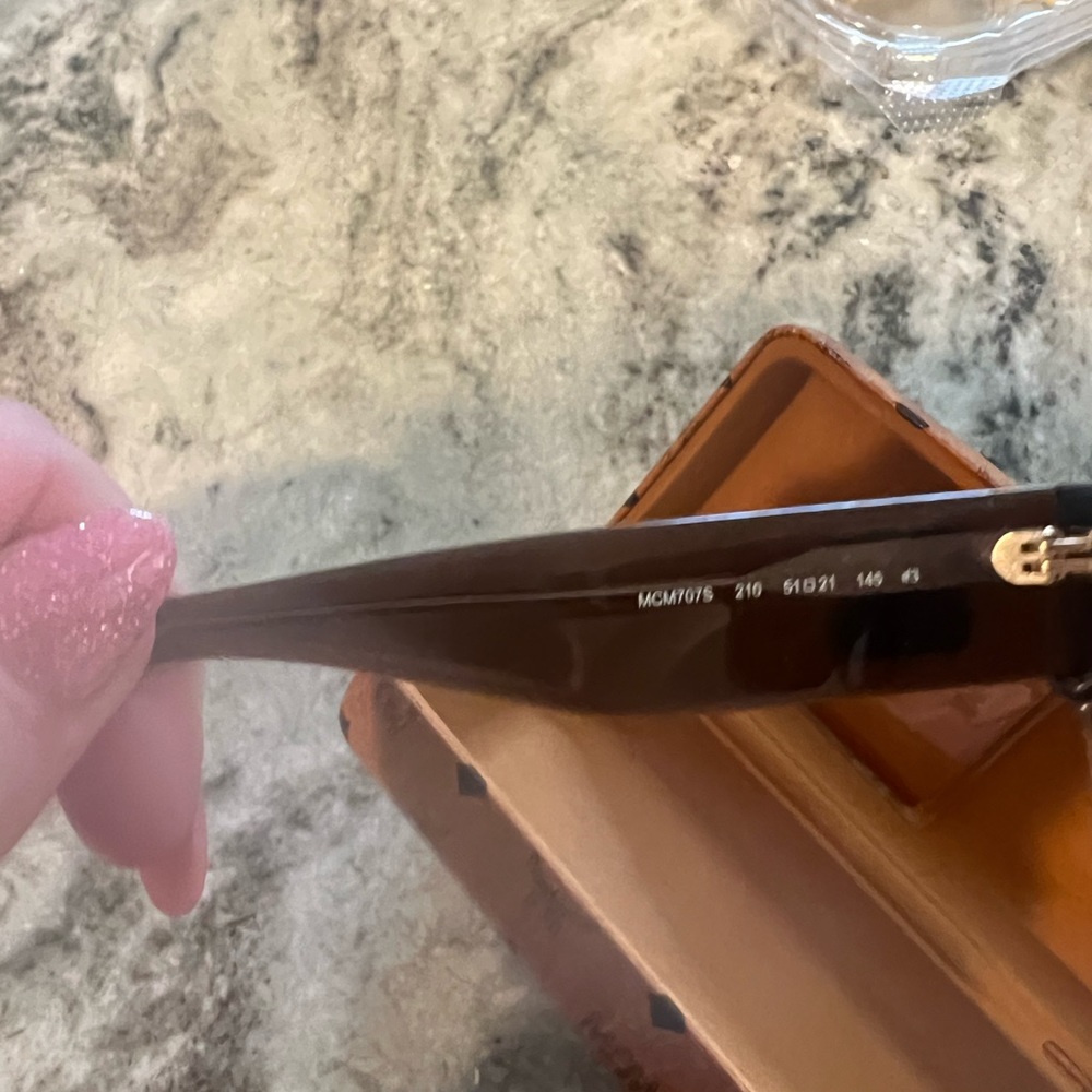 Mcm Sunnies NWT in box - Picture 7 of 8